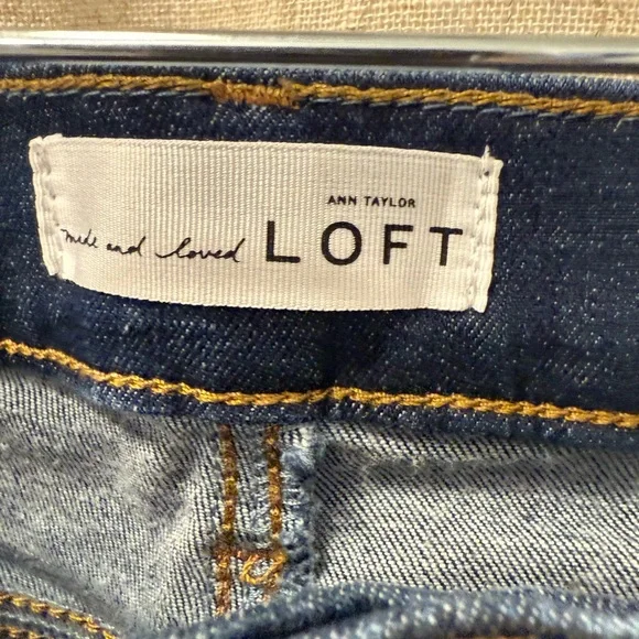 LOFT Dark Modern Kick Crop Jeans NWT - Picture 3 of 6